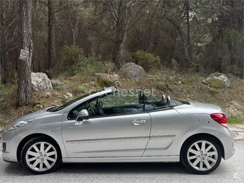 Usado Peugeot 207 CC Sport 150 CV (110 kW) 2010 Gris / plata Descapotable