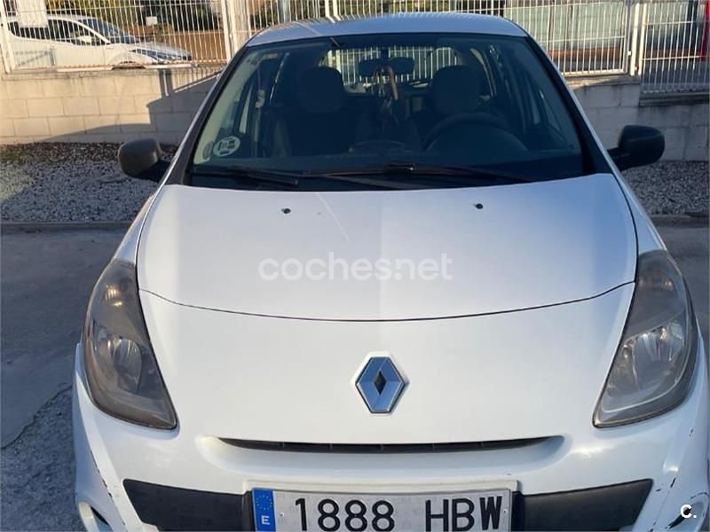 Usado Renault Clio II Business 75 CV (55 kW) 2011 Blanco Berlina