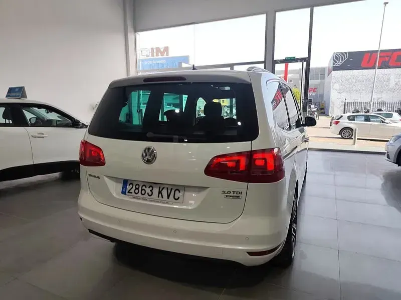 Usado VW Sharan Advance 177 CV (130 kW) 2014 Blanco Monovolumen
