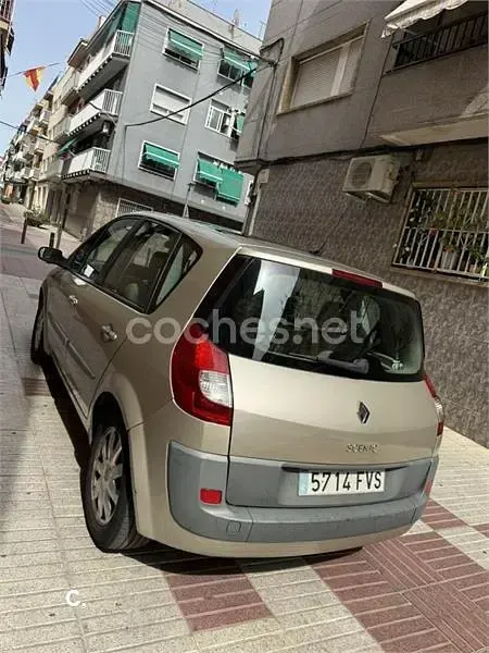 Usado Renault Scénic II Privilege 150 CV (110 kW) 2007 Beige Monovolumen