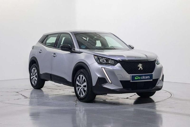 Usado Peugeot 2008 Active 102 CV (75 kW) 2023 Plateado SUV