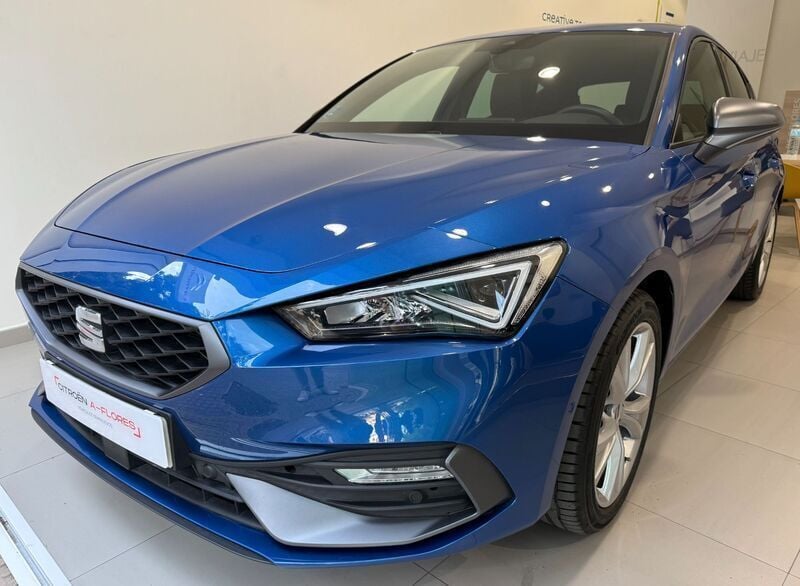 Azul Usado 2024 Seat Leon FR Berlina | 24.500 € (Un poco caro) - Imagen 1/4