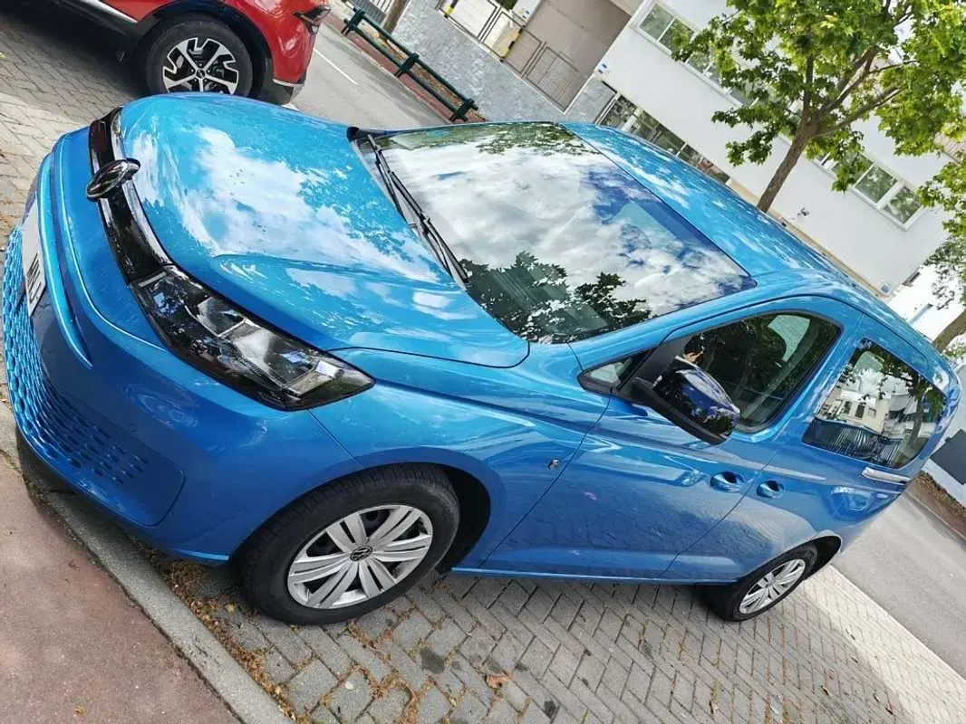 Usado VW Caddy 102 CV (75 kW) 2024 Azul Monovolumen