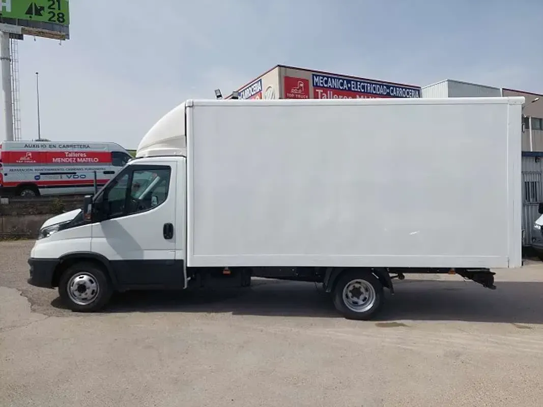 Usado Iveco Daily 155 CV (114 kW) 2023 Blanco Van