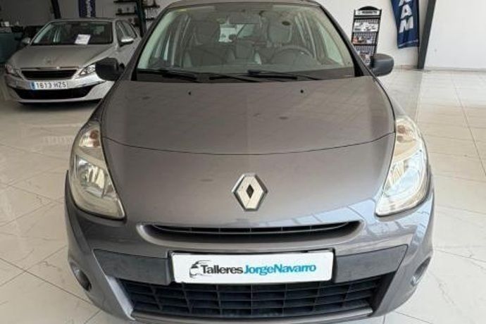 Gris / plata Usado 2010 Renault Clio II Berlina | 4950 € (Precio justo) - Imagen 1/4