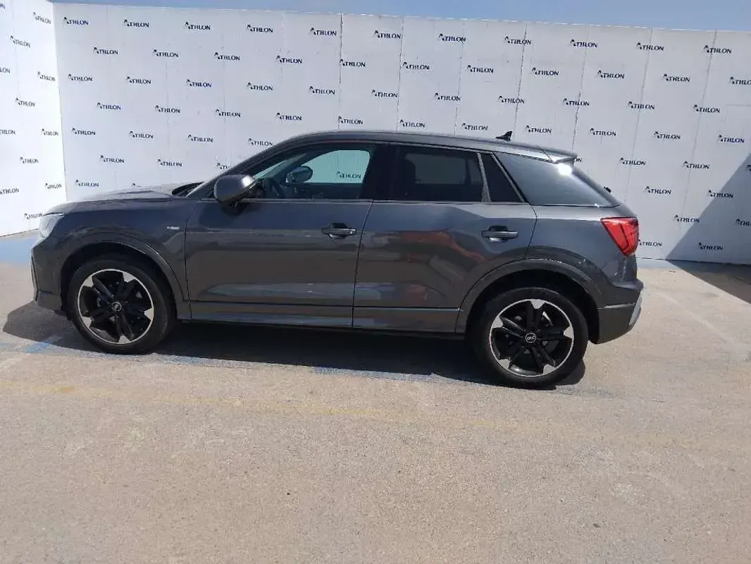 Usado Audi Q2 S-Line 150 CV (110 kW) 2022 Gris SUV