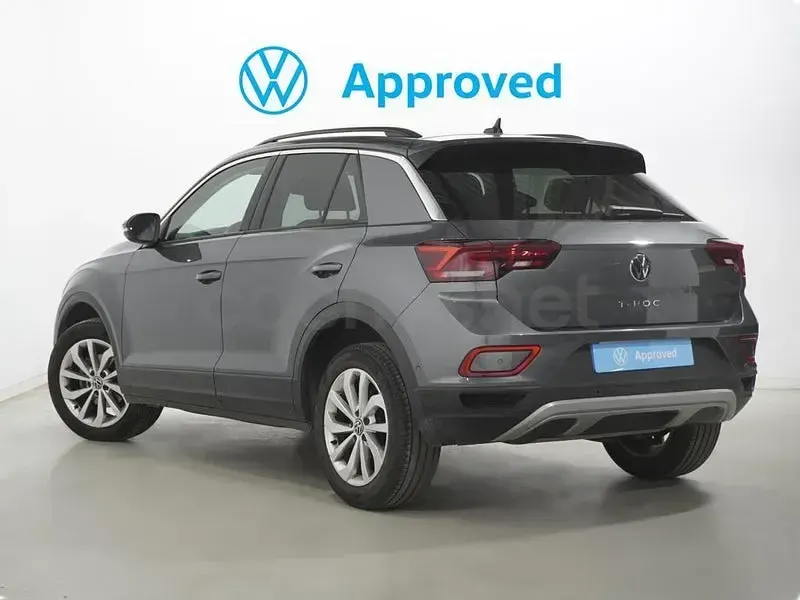 Usado VW T-Roc Life 150 CV (110 kW) 2023 Gris SUV