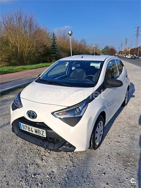 Usado Toyota Aygo X-cite 69 CV (50 kW) 2018 Blanco Utilitario