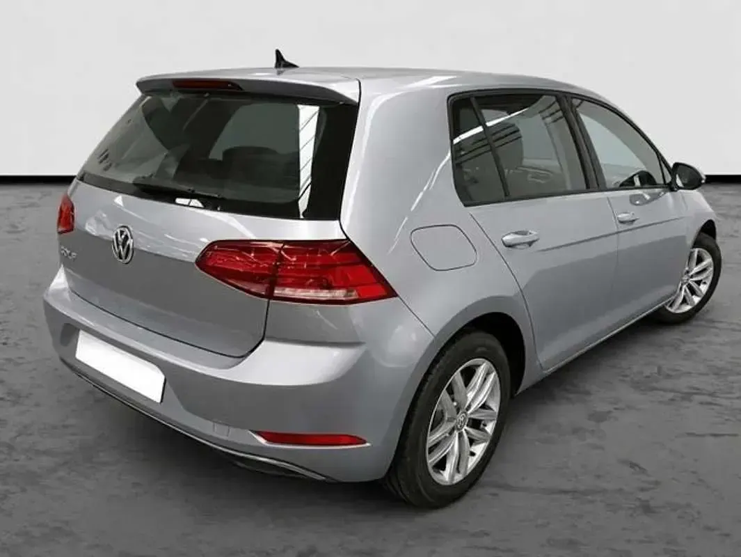 Usado VW Golf VIII 110 CV (80 kW) 2023 Plateado Berlina