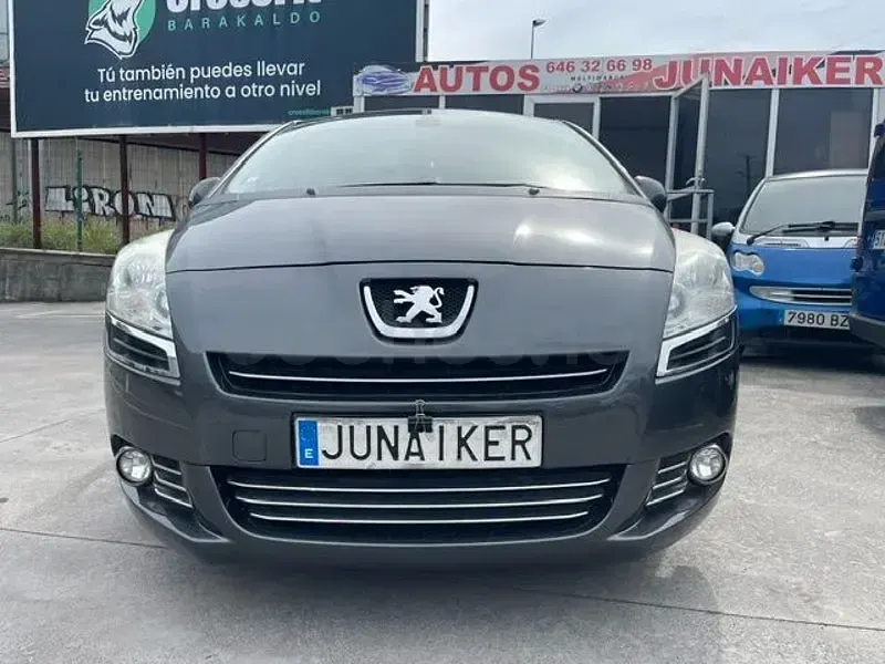 Usado Peugeot 5008 Active 150 CV (110 kW) 2012 Gris / plata Monovolumen