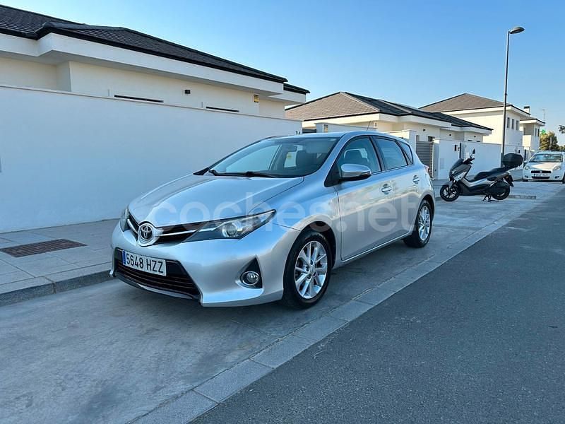 Gris / plata Usado 2014 Toyota Auris Active Berlina | 8900 € (Buen precio) - Imagen 1/4