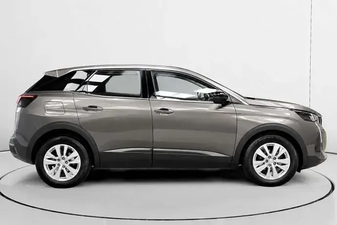 Usado Peugeot 3008 Active 131 CV (96 kW) 2022 Gris SUV