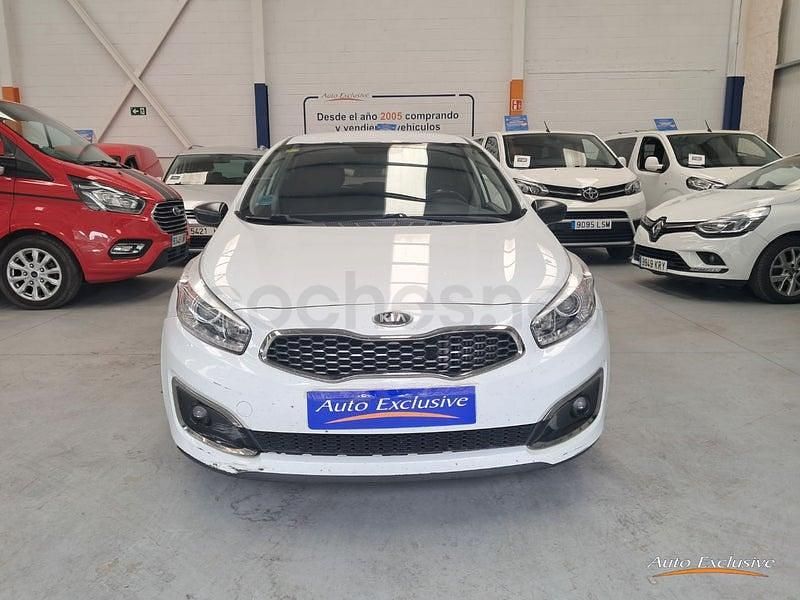 Usado Kia Ceed GT 90 HP (66 kW) 2018 Branco Sedan