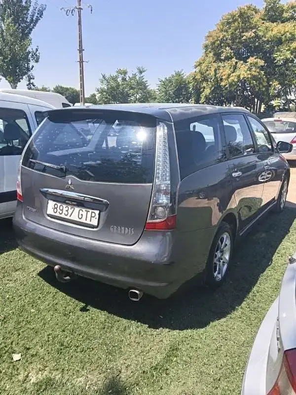 Usado Mitsubishi Grandis Intense+ 136 CV (100 kW) 2010 Gris Monovolumen