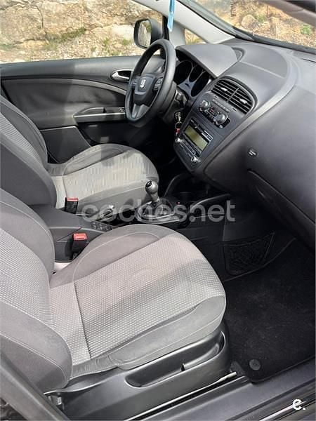 Usado Seat Altea Ecomotive 105 CV (77 kW) 2009 Gris / plata Monovolumen