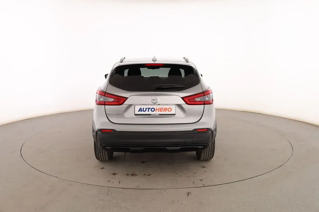 Usado Nissan Qashqai Acenta 140 CV (102 kW) 2018 Gris SUV