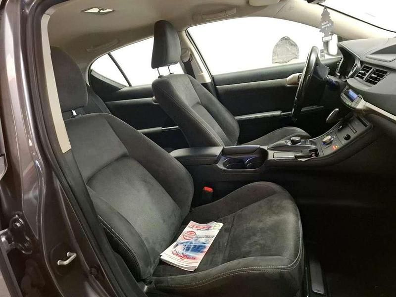 Usado Lexus CT200h Business Edition 136 CV (100 kW) 2020 Gris Utilitario