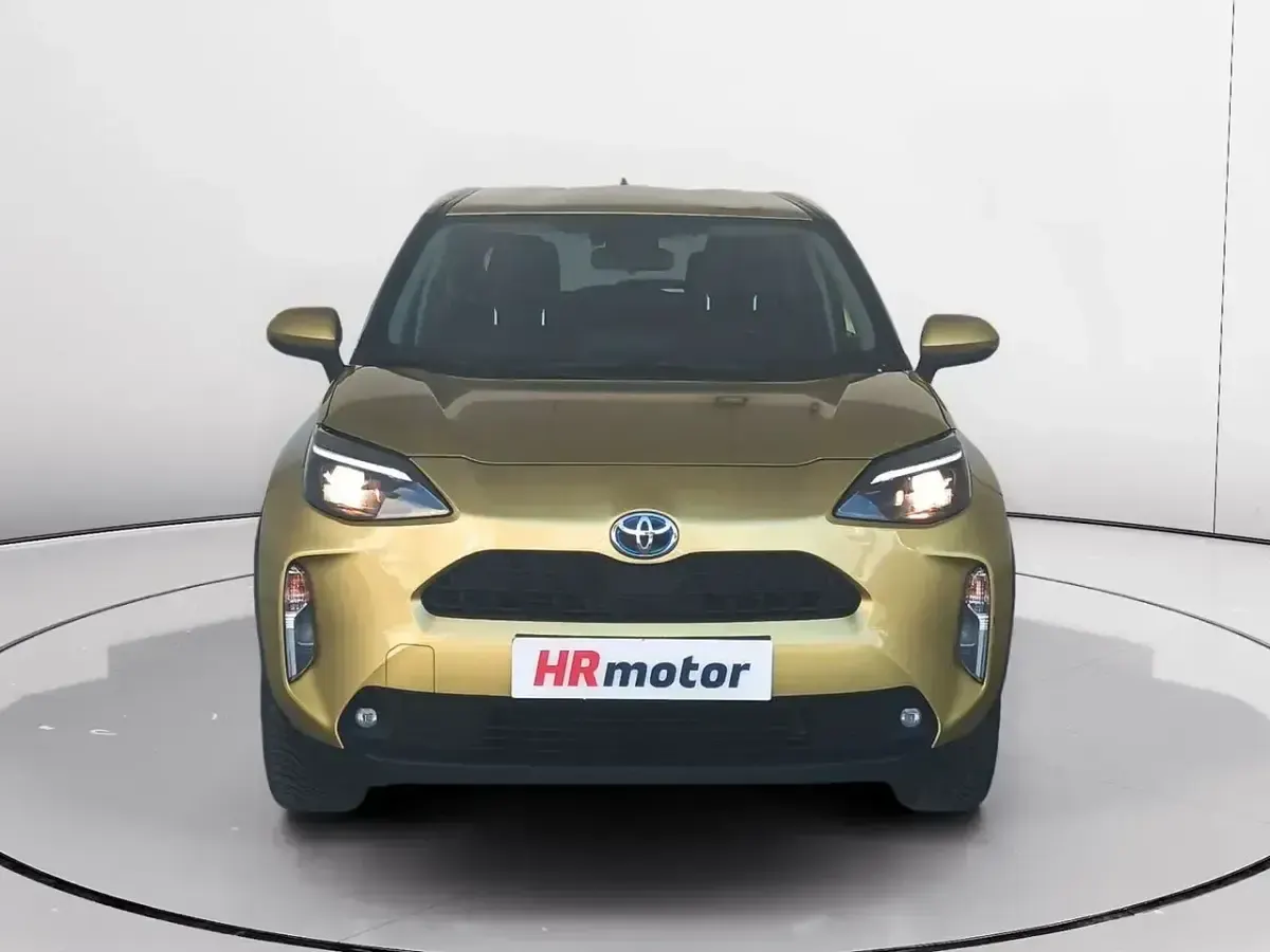 Usado Toyota Yaris Hybrid Style 116 CV (85 kW) 2023 Amarillo