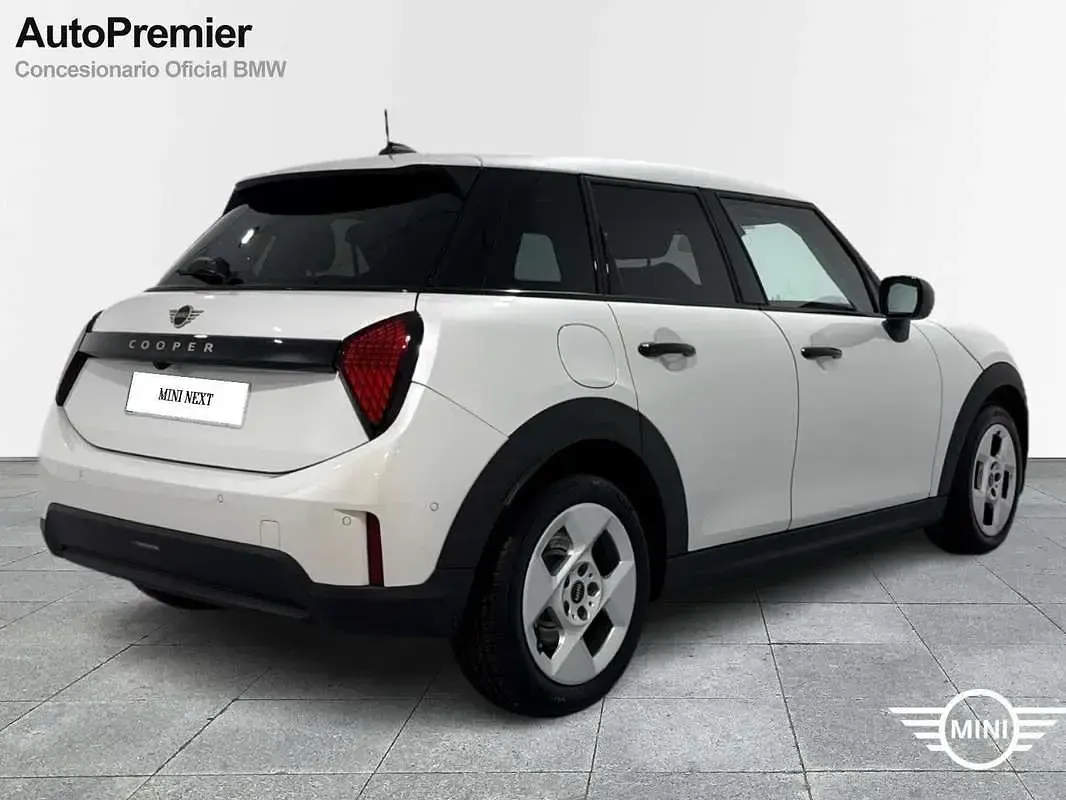 Usado Mini Cooper Essential 156 CV (114 kW) 2024 Blanco Utilitario