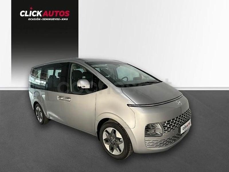 Usado Hyundai Staria 177 CV (130 kW) 2023 Gris / plata Monovolumen