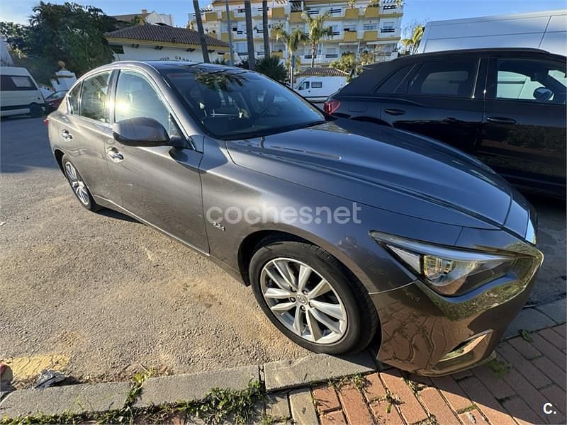 Usado Infiniti Q50 Premium 170 CV (125 kW) 2018 Gris / plata Berlina
