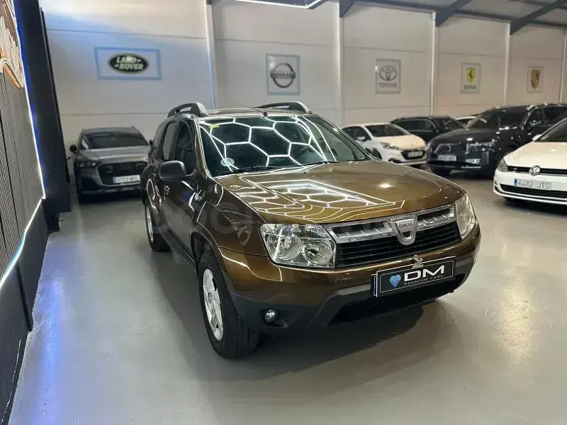 Usado Dacia Duster Ambiance 107 CV (78 kW) 2010 Marrón SUV