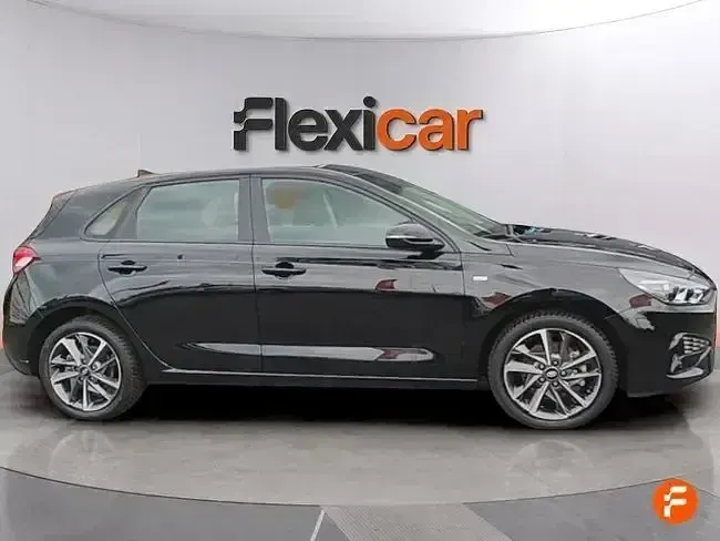Usado Hyundai i30 110 CV (80 kW) 2023 Negro