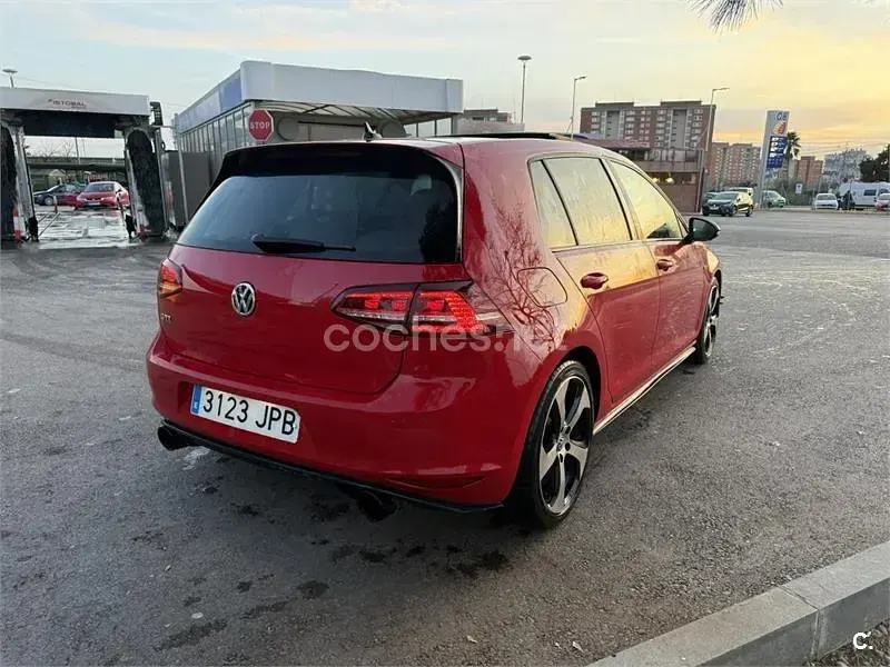 Usado VW Golf VII GTI 220 CV (161 kW) 2016 Rojo Berlina