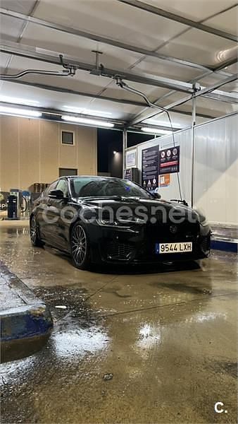 Usado Jaguar XE R-Dynamic 204 HP (150 kW) 2022 Preto Sedan