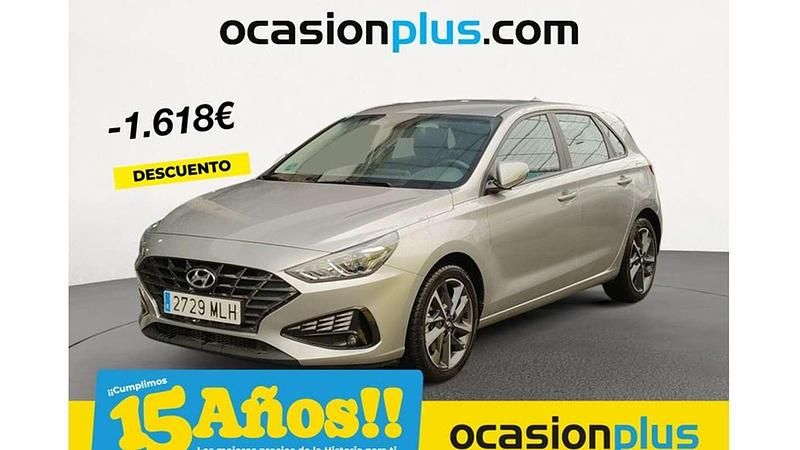 Plateado Usado 2023 Hyundai i30 Utilitario | 16.182 € (Buen precio) - Imagen 1/4