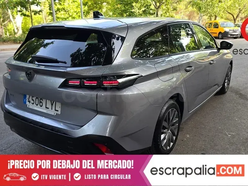 Usado Peugeot 308 SW Active 110 CV (80 kW) 2022 Gris / plata Familiar