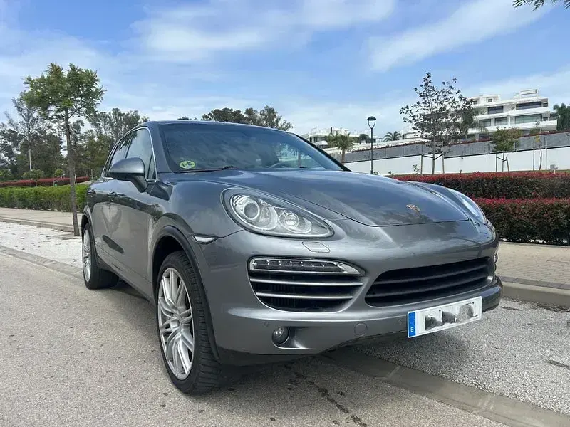 Käytetty Porsche Cayenne 245 HP (180 kW) 2012 Harmaa Katumaasturi