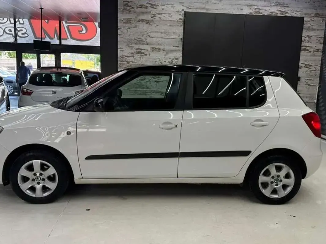 Usado Skoda Fabia 60 CV (44 kW) 2012 Blanco Berlina
