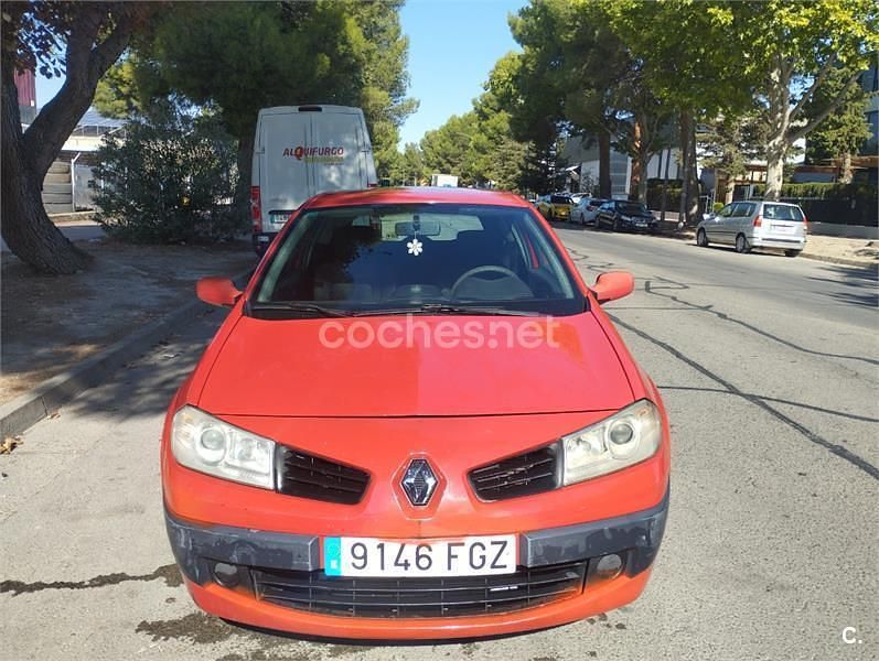 Rojo Usado 2006 Renault Mégane II Authentique Berlina | 2600 € (Buen precio) - Imagen 1/4
