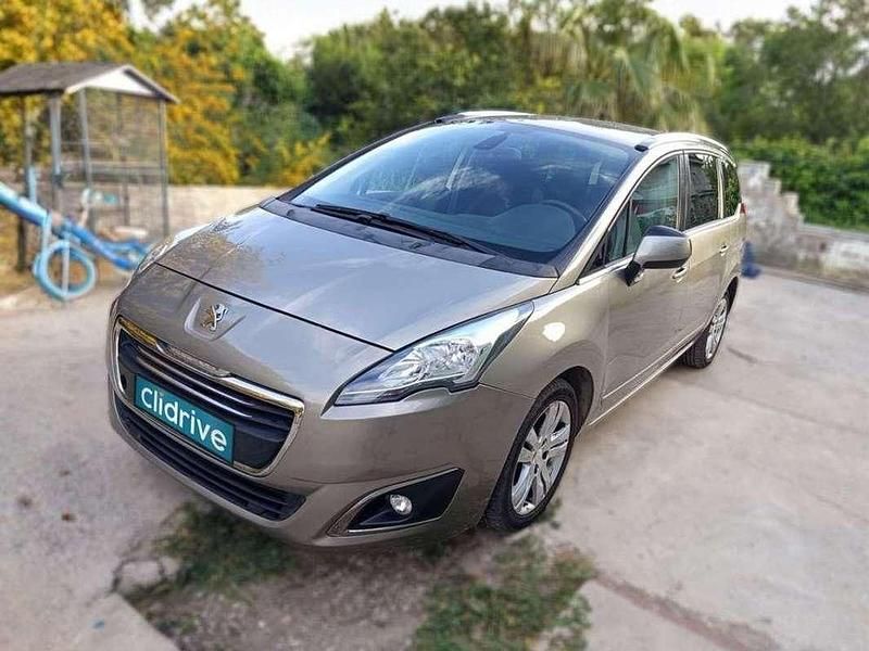 Usado Peugeot 5008 Style 114 CV (83 kW) 2014 Beige Monovolumen