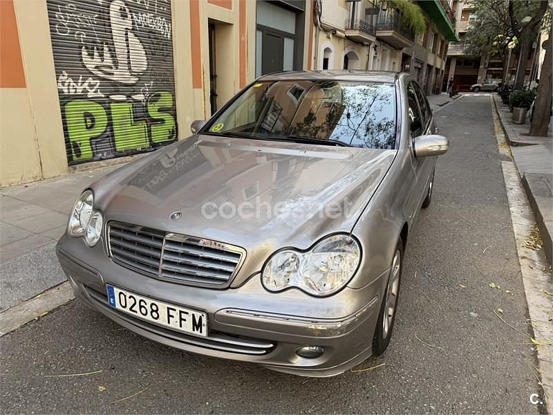 Gris / plata Usado 2006 Mercedes C220 Elegance Berlina | 8300 € (Un poco caro) - Imagen 1/4