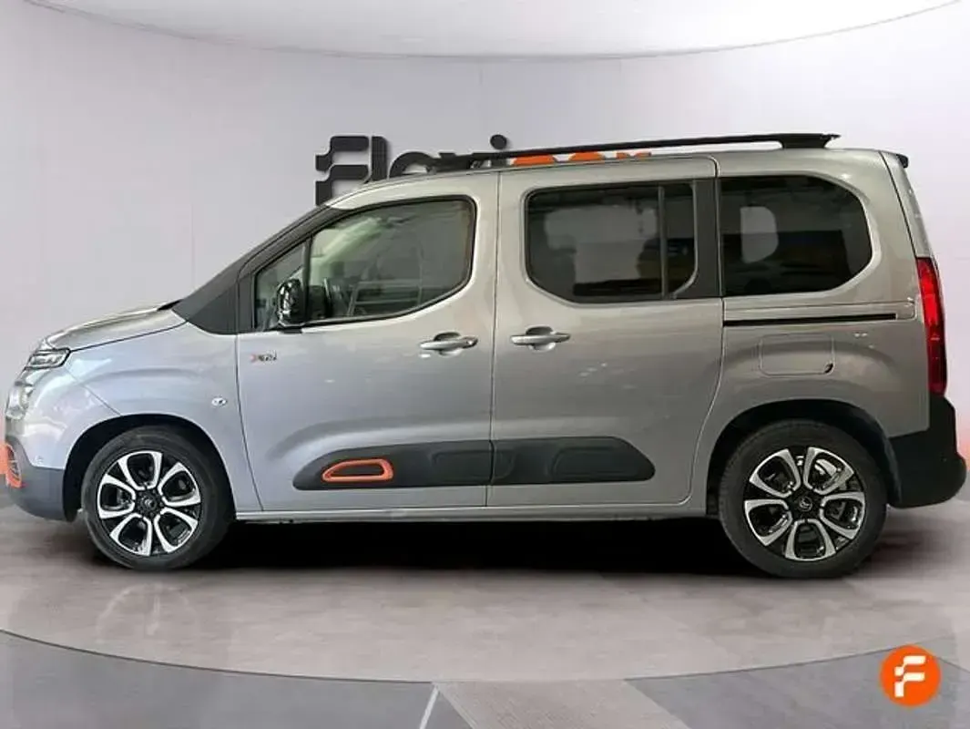 Usado Citroën Berlingo Shine 131 CV (96 kW) 2022 Gris Monovolumen