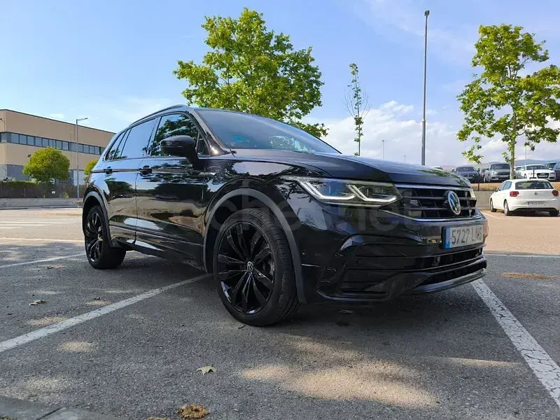 Usado VW Tiguan R-line 200 CV (147 kW) 2021 Negro SUV