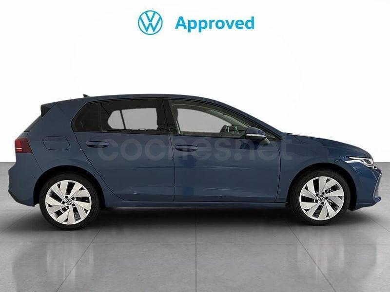 Usado VW Golf VIII Life 115 CV (84 kW) 2025 Azul Berlina