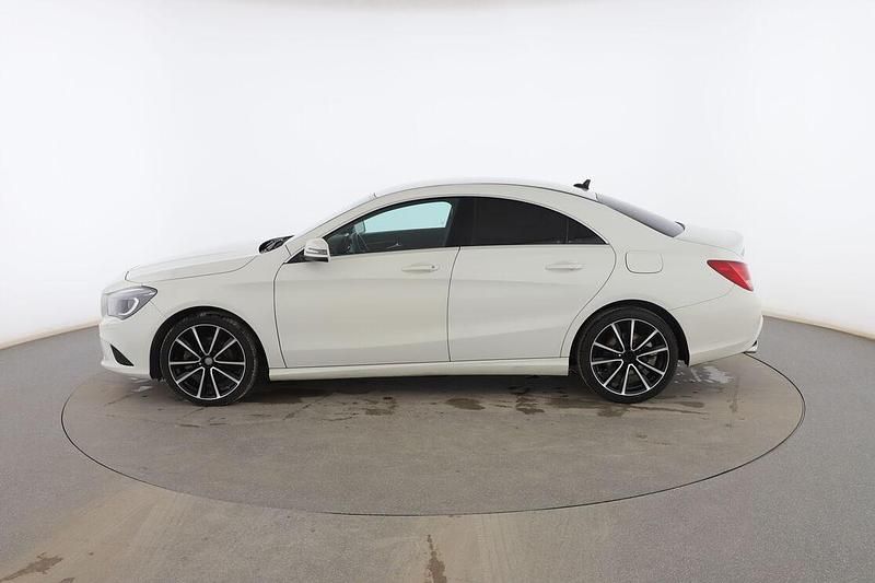 Usado Mercedes CLA200 Urban 135 CV (99 kW) 2014 Blanco Berlina