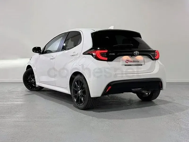 Usado Toyota Yaris Hybrid Style 116 CV (85 kW) 2021 Blanco Berlina
