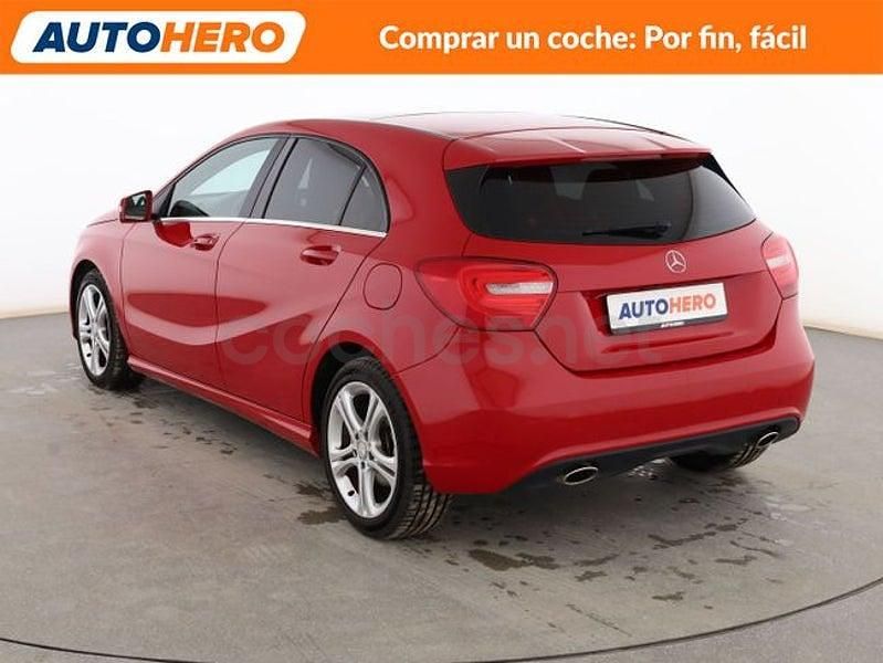 Usado Mercedes A180 Urban 110 CV (80 kW) 2014 Rojo Berlina