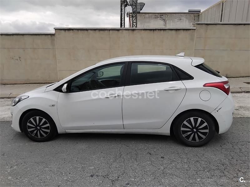 Usado Hyundai i30 Base 90 CV (66 kW) 2013 Blanco Berlina