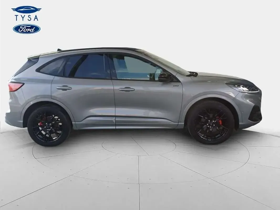 Usado Ford Kuga ST-Line X 243 CV (178 kW) 2024 Plateado SUV