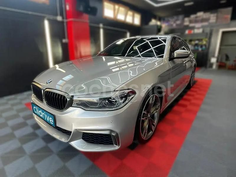 Usado BMW M550 400 CV (294 kW) 2018 Gris / plata Berlina