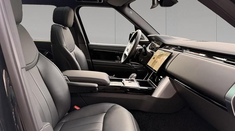 Käytetty Land Rover Range Rover HSE 551 HP (405 kW) 2025 Musta Katumaasturi