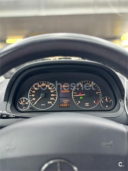 Usado Mercedes A180 109 CV (80 kW) 2009 Gris / plata Monovolumen