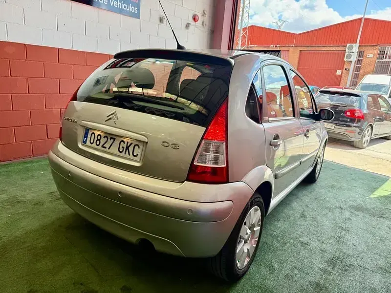 Usado Citroën C3 Exclusive 70 CV (51 kW) 2009 Gris / plata Berlina