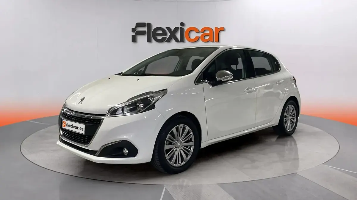 Usado Peugeot 208 Allure 110 CV (80 kW) 2018 Blanco Utilitario