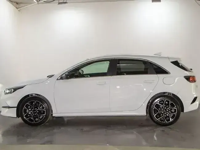 Usado Kia Ceed Style 100 CV (73 kW) 2025 Blanco Utilitario